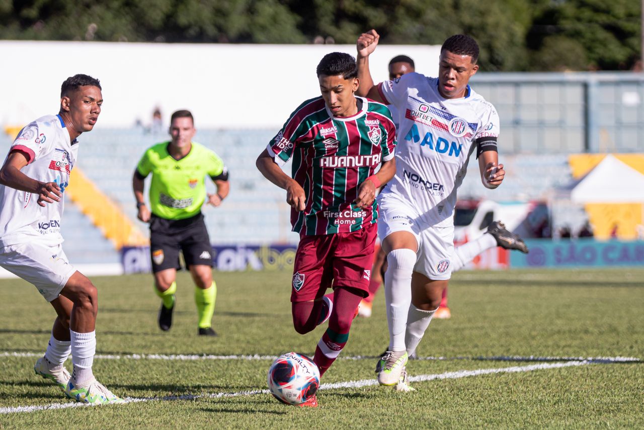 São-Carlense venceu o Fluminense e garantiu segundo lugar no grupo (Foto: Leonardo Brasil/FFC)