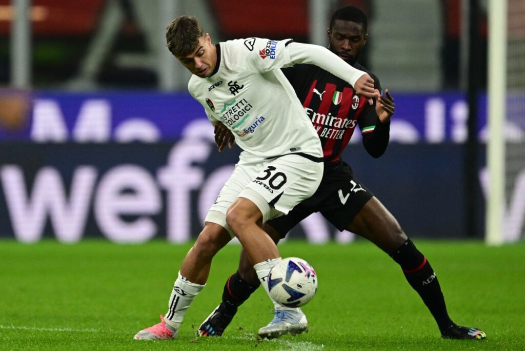 Daniel Maldini enfrentando o Milan
