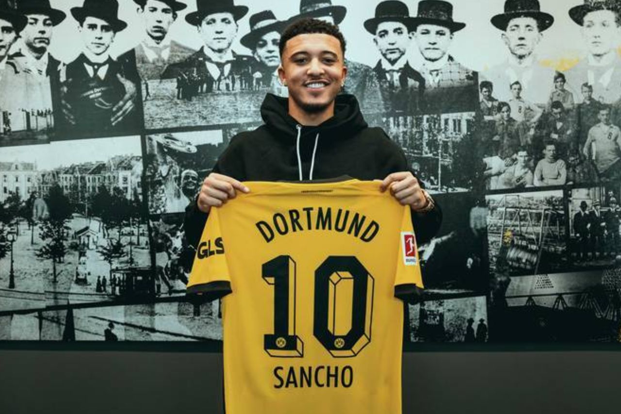 Sancho com a camisa 10 do Borussia Dortmund
