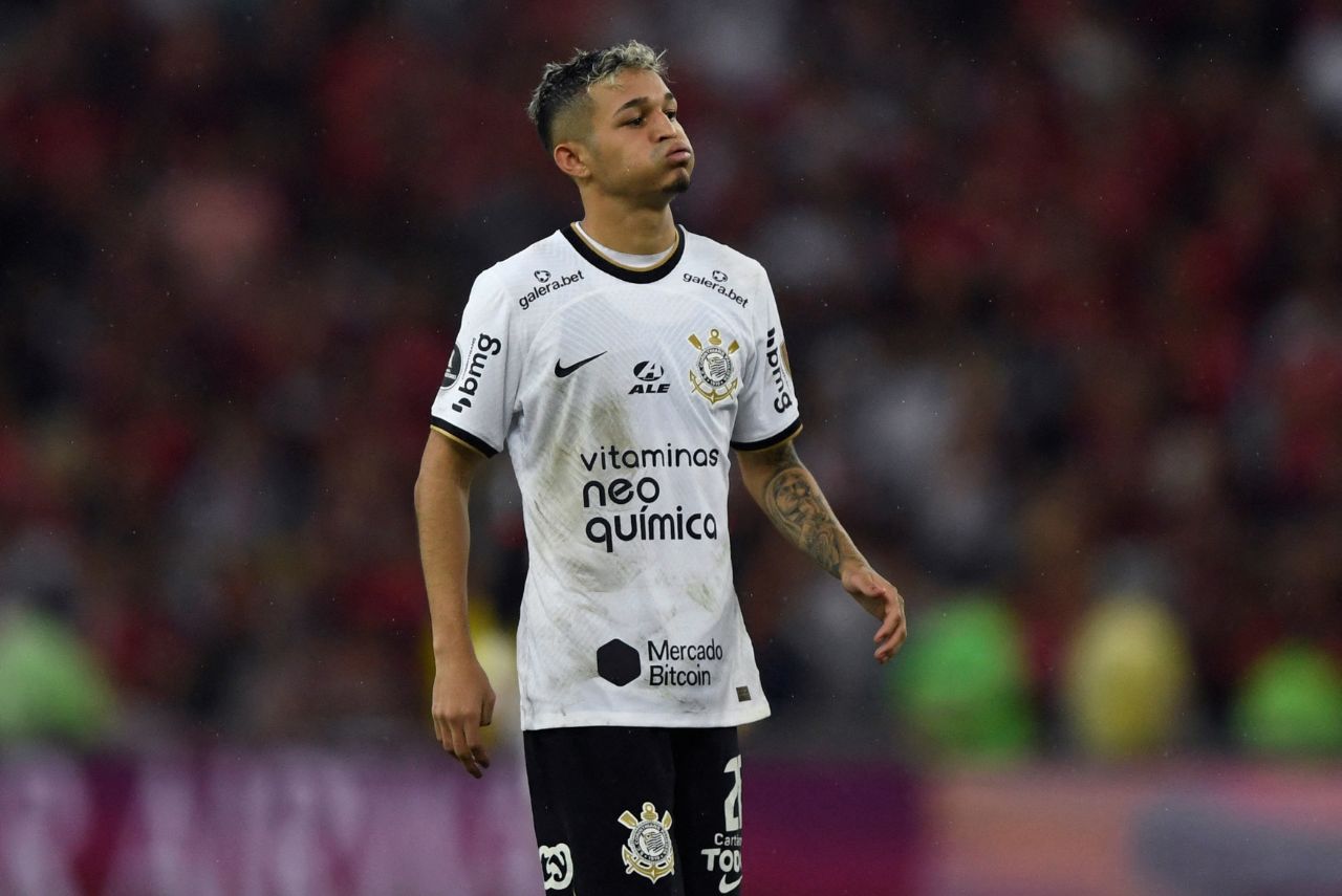 Adson está na mira do Vasco