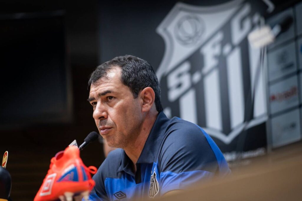 Fábio Carille está regularizado e poderá comandar o Santos normalmente. Foto:Guilherme Kastner/Santos FC