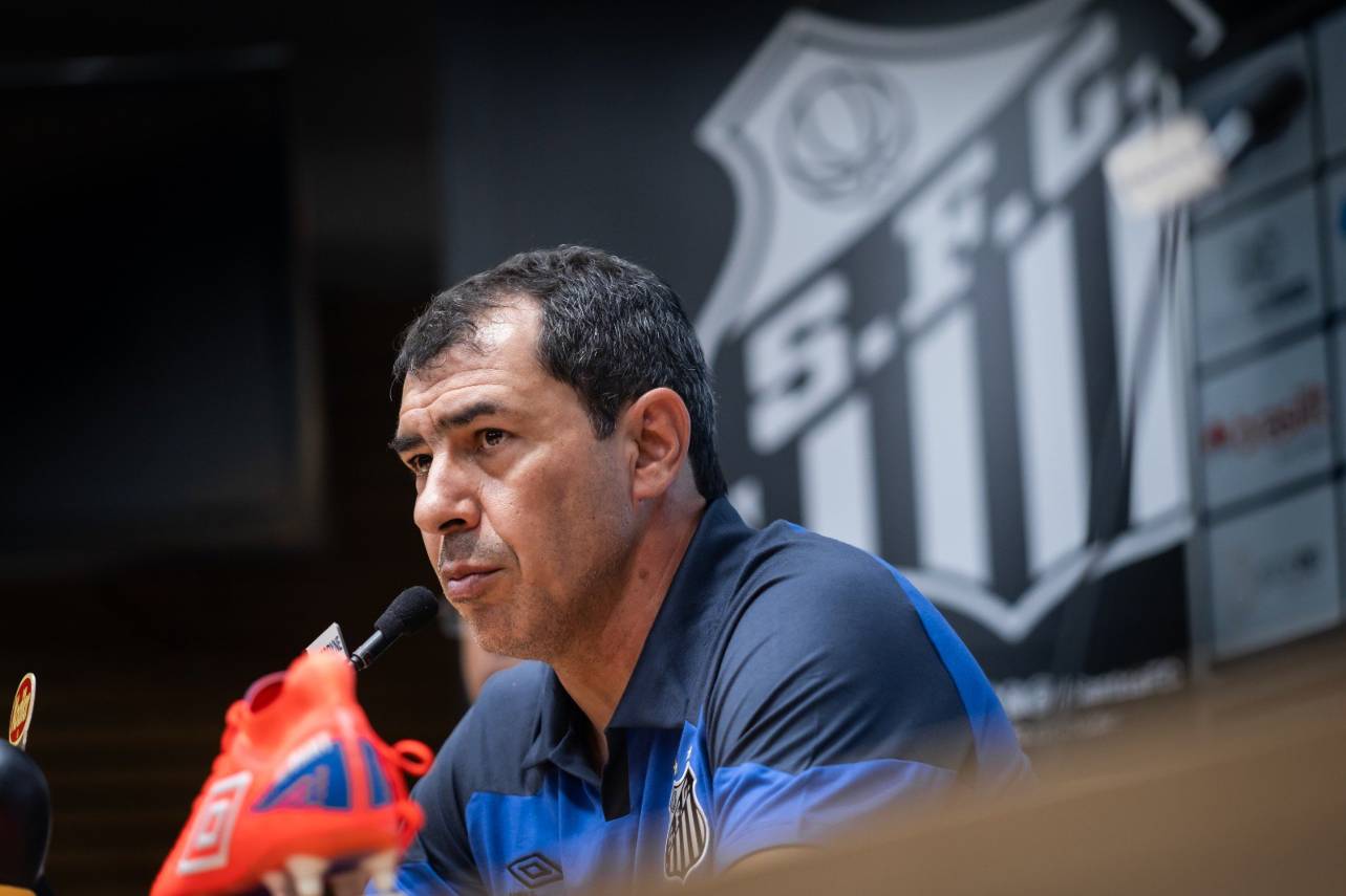 Fábio Carille está regularizado e poderá comandar o Santos normalmente. Foto:Guilherme Kastner/Santos FC
