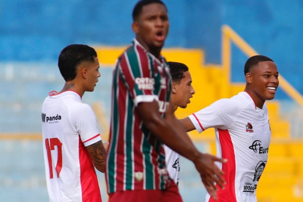 Vitória do Ituano sobre o Fluminense foi construída em bolas paradas (Foto: Miguel Schincariol)