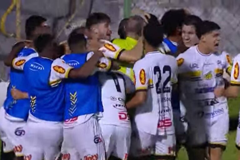 <p>O Novorizontino venceu o Botafogo pelo placar de 2&#215;0. Foto: Reprodução/Youtube/Caze TV</p>
