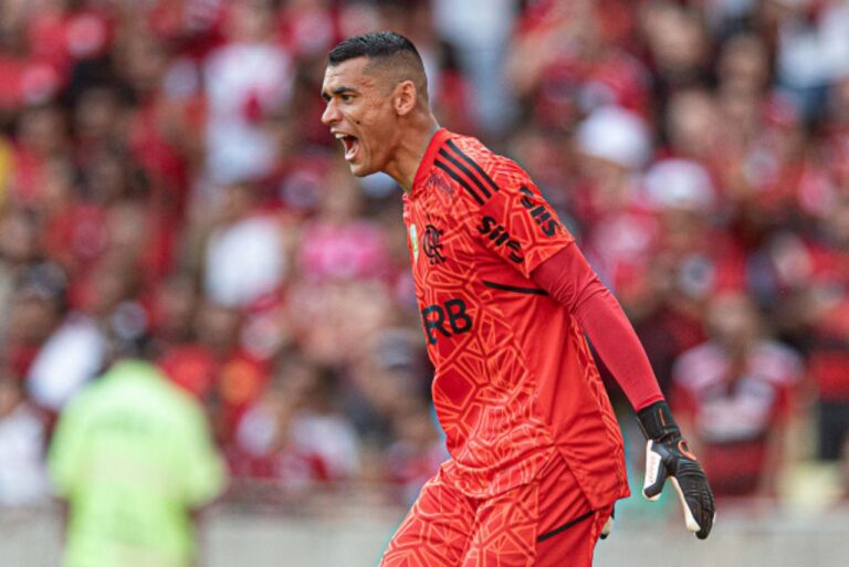 <p>Santos deixa o Flamengo rumo ao Fortaleza (Foto: Paula Reis/CRF)</p>
