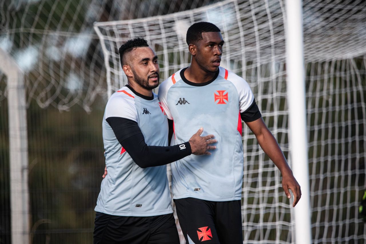 Payet e Rayan se destacaram no jogo-treino do Vasco
