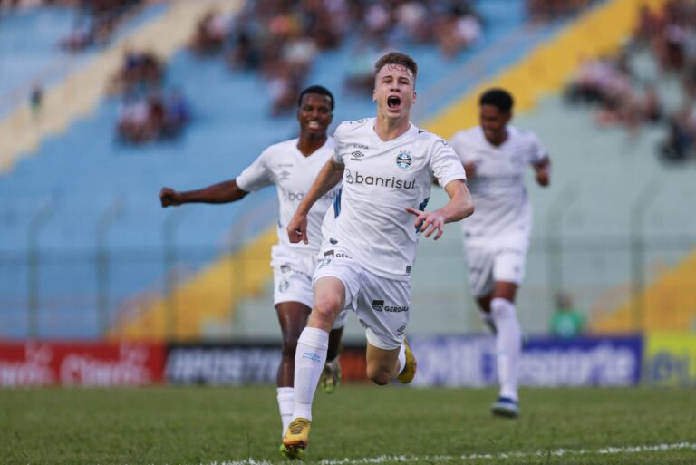 <p>Igor Serrote abriu os caminhos da vitória tricolor (Foto: Renan Jardim/Grêmio)</p>
