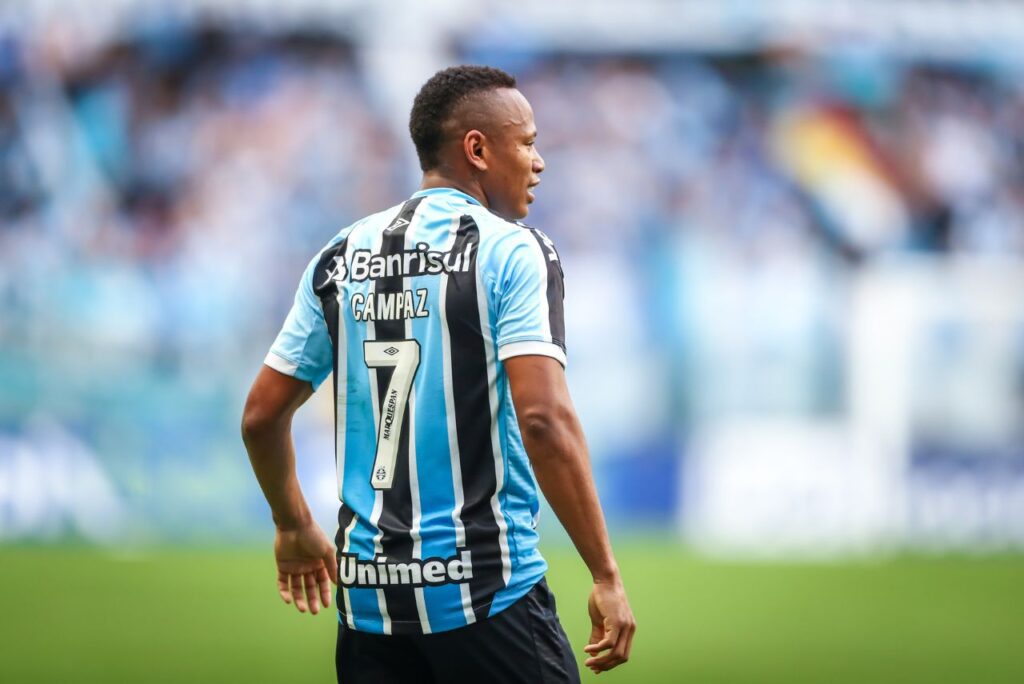 Meia Jaminton Campaz, em jogo do Grêmio em 2022
