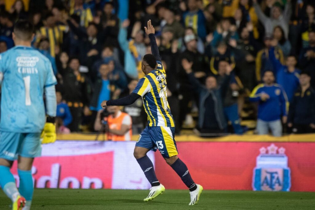 Meia Jaminton Campaz em jogo do Rosario Central