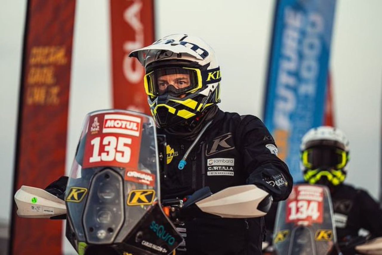 Piloto espanhol Carles Falcón em prova do Rali Dakar