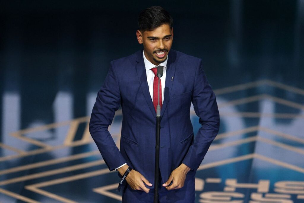 Guilherme Madruga faturou o Prêmio Puskás 2023 (Foto: Adrian Dennis/AFP)
