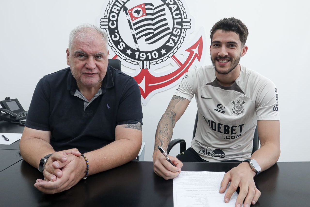 Gustavo Henrique foi anunciado oficialmente pelo Corinthians nesta segunda (Foto: Rodrigo Coca/SCCP)
