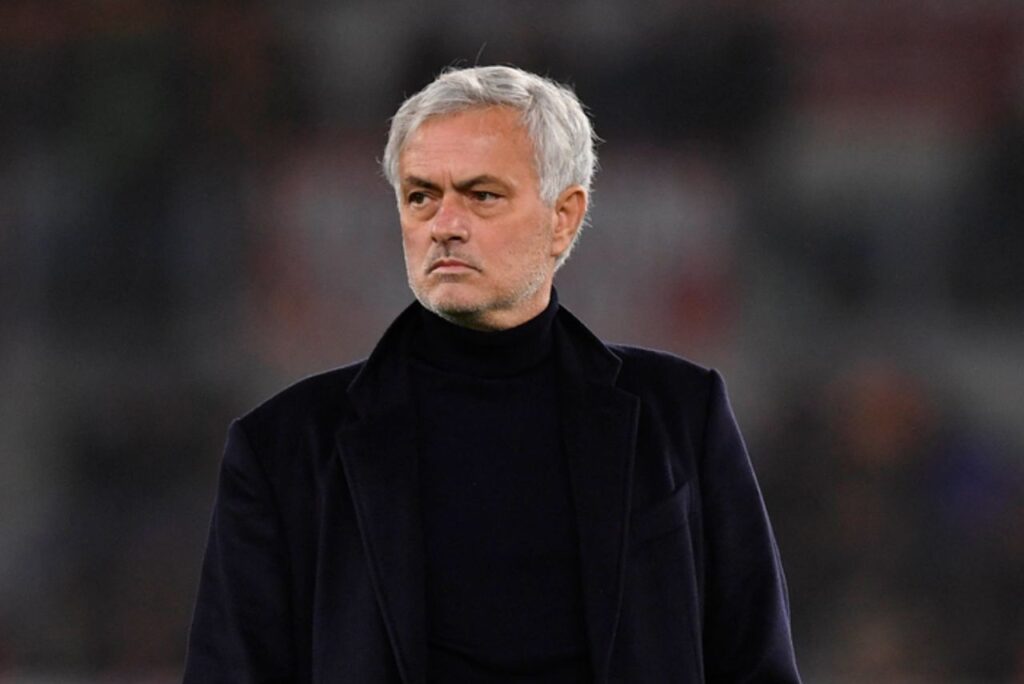 Mourinho não é mais treinador da Roma