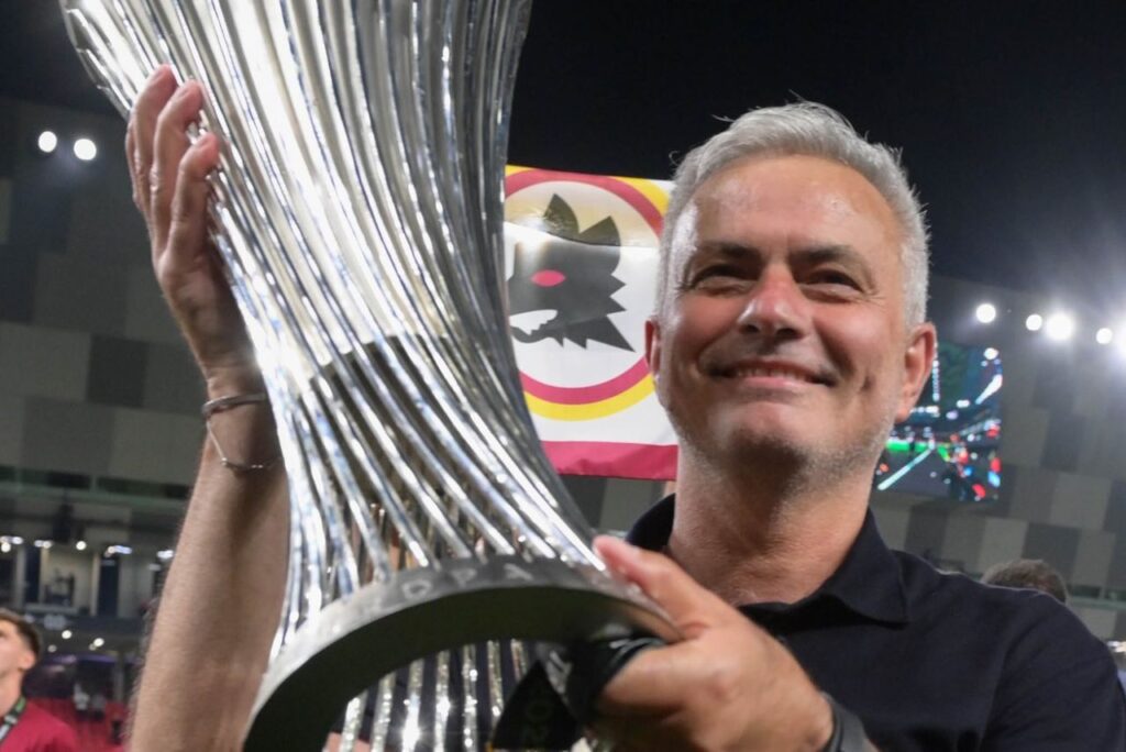 Mourinho após vencer a Conference League pela Roma