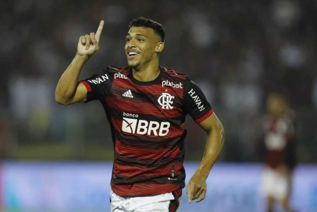 Victor Hugo marcou três gols pelo Flamengo em 2023