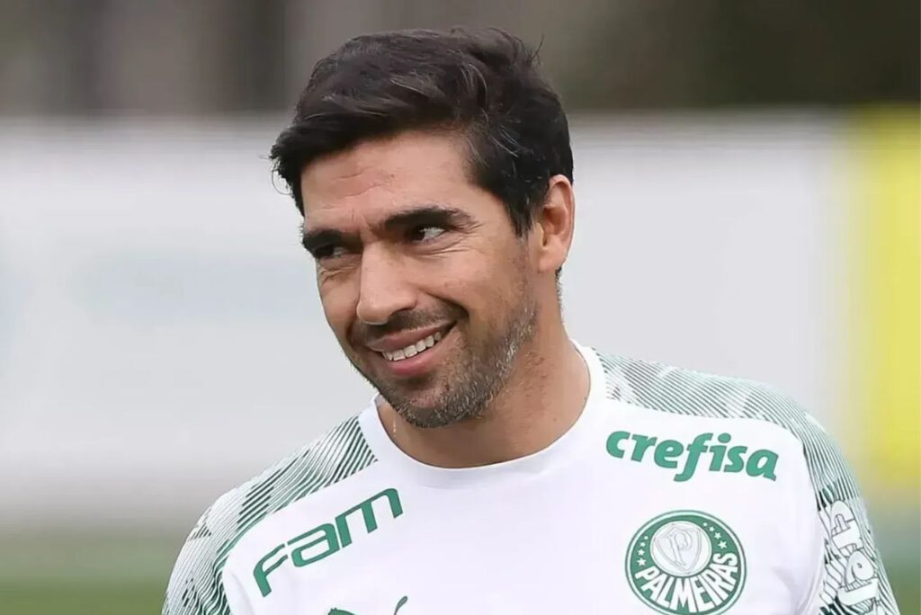 Técnico Abel Ferreira em treino do Palmeiras