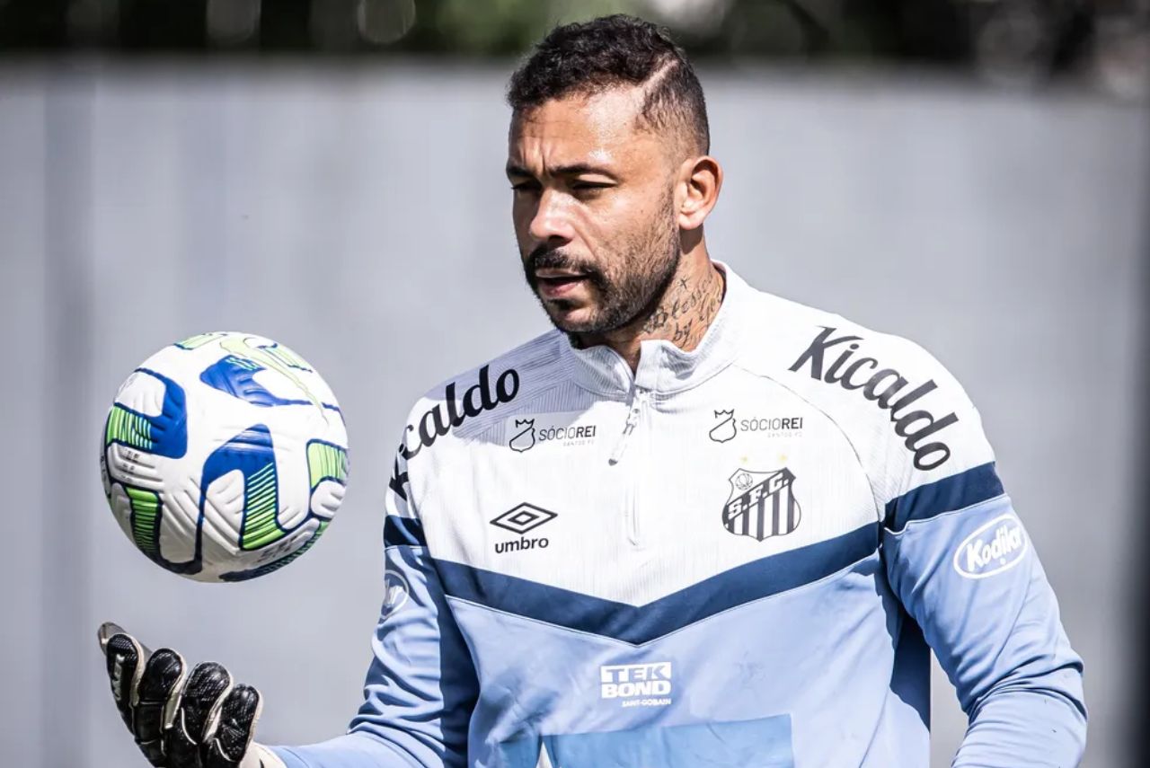 Goleiro Vladimir em treino do Santos