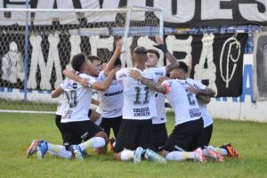 Goleada do Corinthians sobre o CRB garantiu a vaga nas quartas de final da Copinha 2024 (Foto: Leo Carrara/Agência IDC)