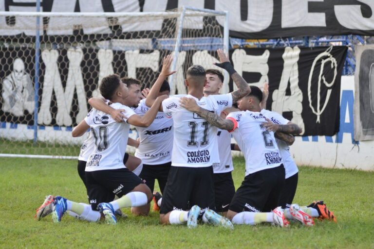 <p>Goleada do Corinthians sobre o CRB garantiu a vaga nas quartas de final da Copinha 2024 (Foto: Leo Carrara/Agência IDC)</p>
