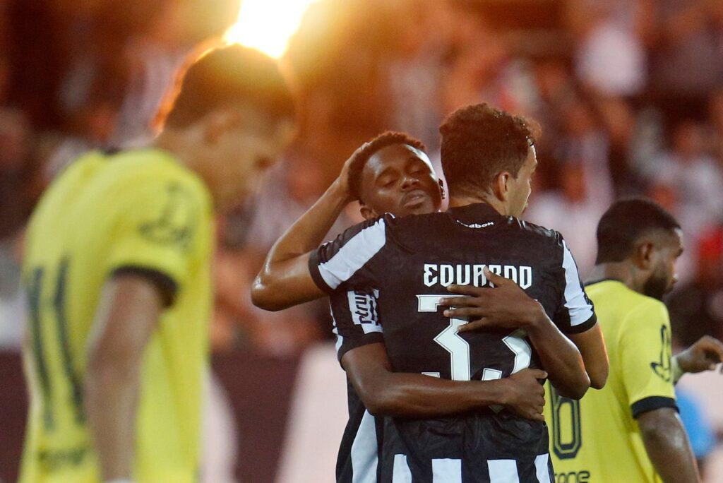 Flamengo e Botafogo estrearam com vitória