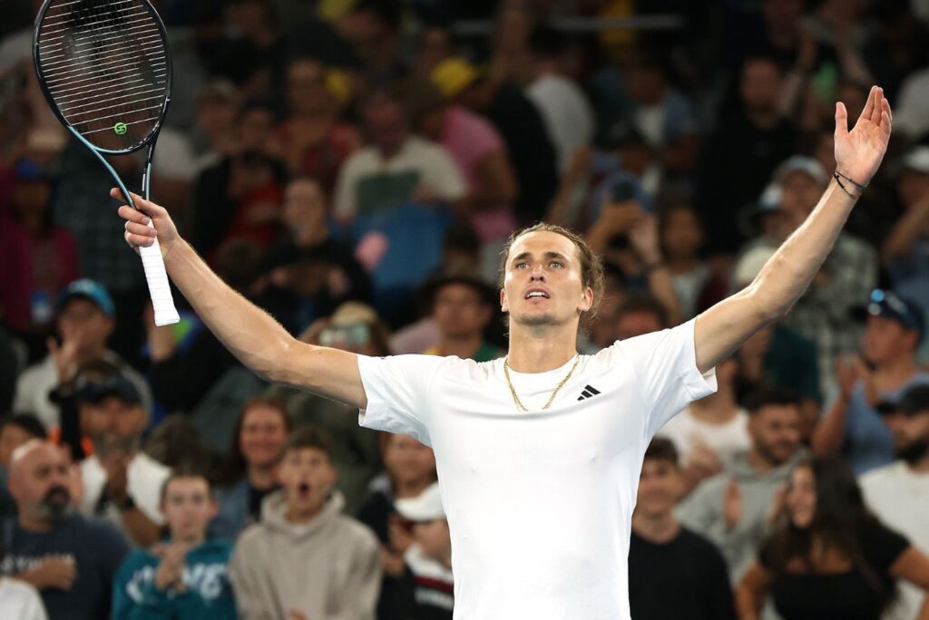 Tenista Alexander Zverev comemora vitória em jogo do Aberto da Austrália 2024