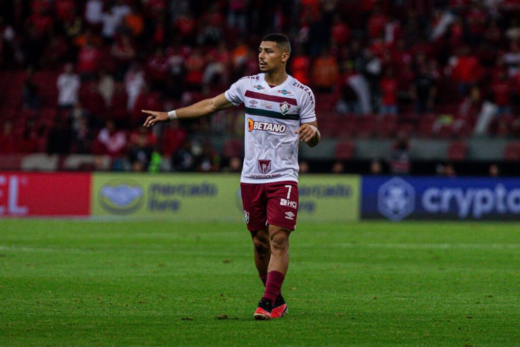 Volante André, em jogo do Fluminense em 2023