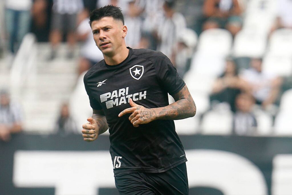 Victor Cuesta deve ser anunciado em breve pelo Bahia. Foto: Vitor Silva/Botafogo