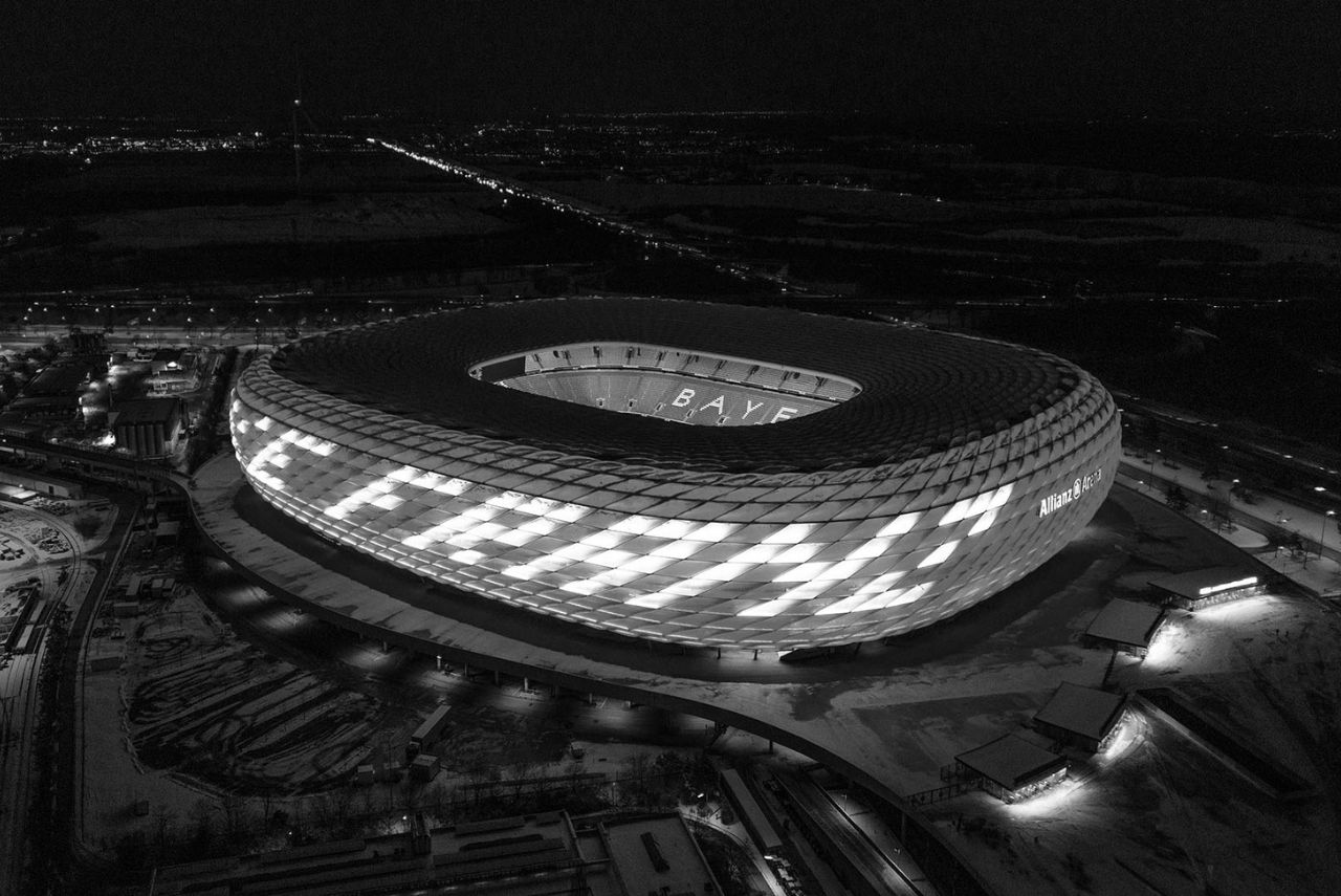 Allianz Arena com homenagem a Franz Beckenbauer