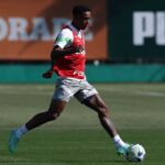 Atacante Kevin em treino do Palmeiras em 2023