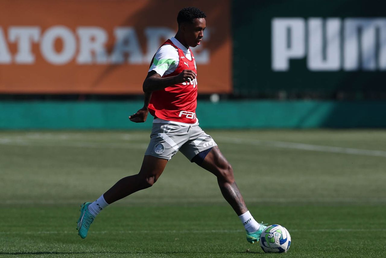 Atacante Kevin em treino do Palmeiras em 2023