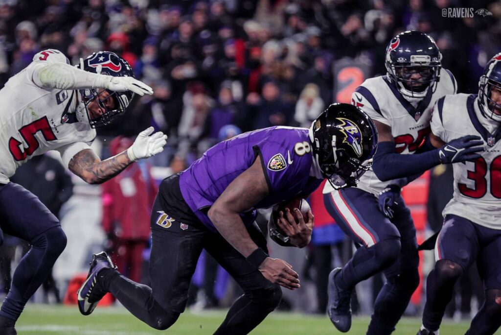 Lamar Jackson liderou os Ravens na vitória contra o Texans. Foto: Reprodução/X