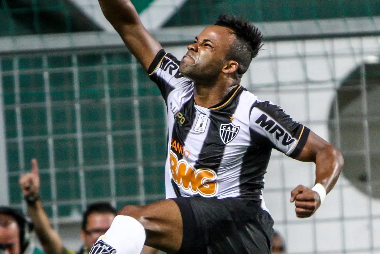 Atacante Fernandinho, quando jogava pelo Atlético-MG