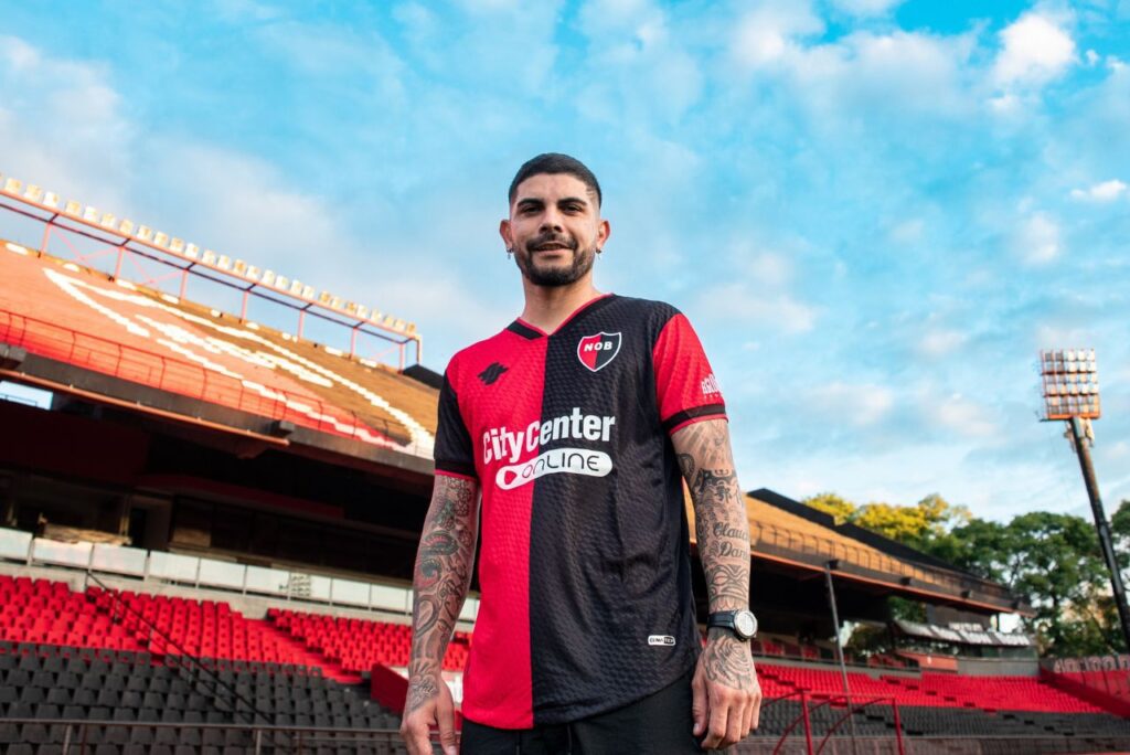 Meia Éver Banega em apresentação no Newell's Old Boys