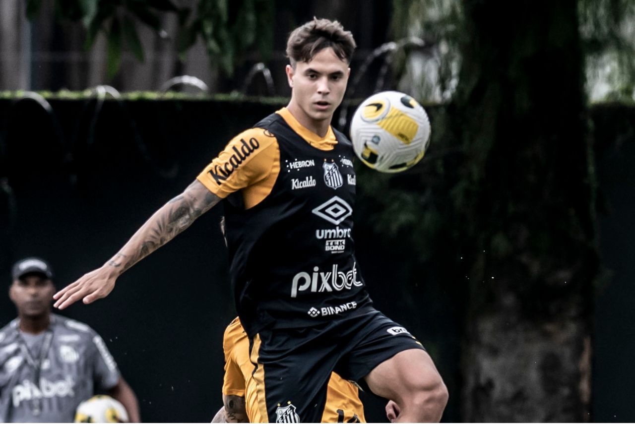 Vinícius Zanocelo pode deixar o Santos rumo ao futebol português (Foto: Ivan Storti/SFC)