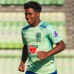 Endrick em treino do Brasil