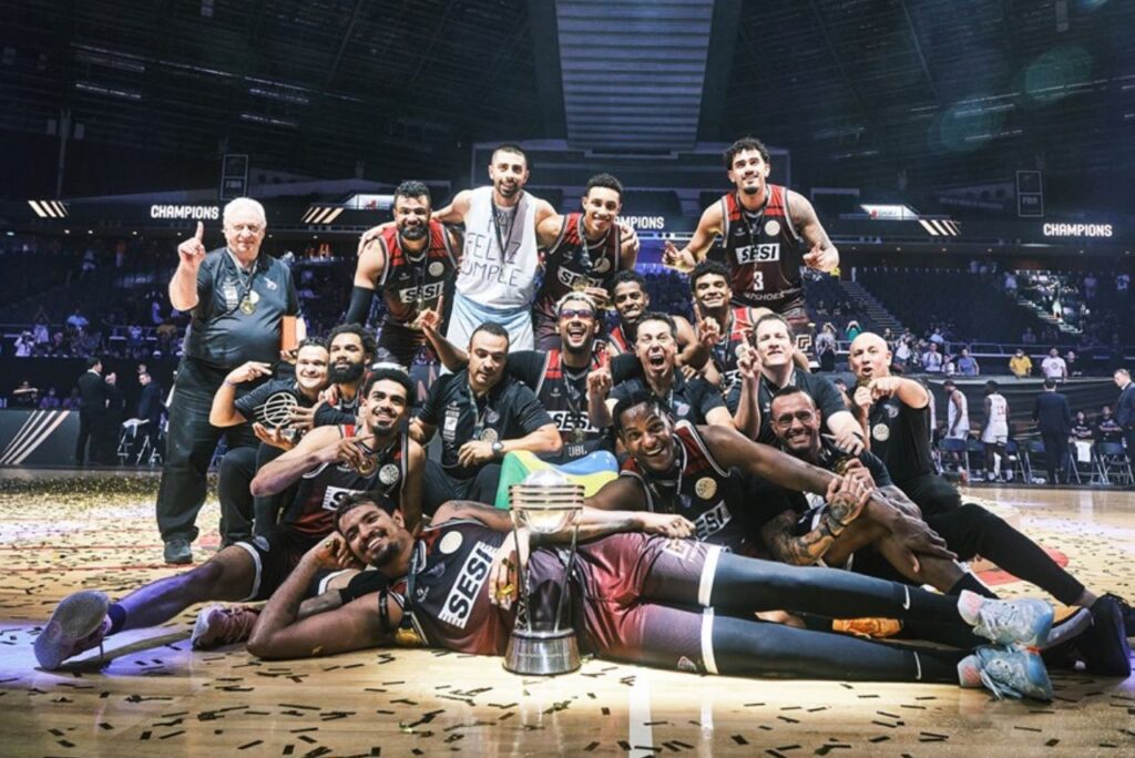 Sesi Franca Basquete na conquista do título mundial de 2023 (Foto: FIBA/Divulgação)