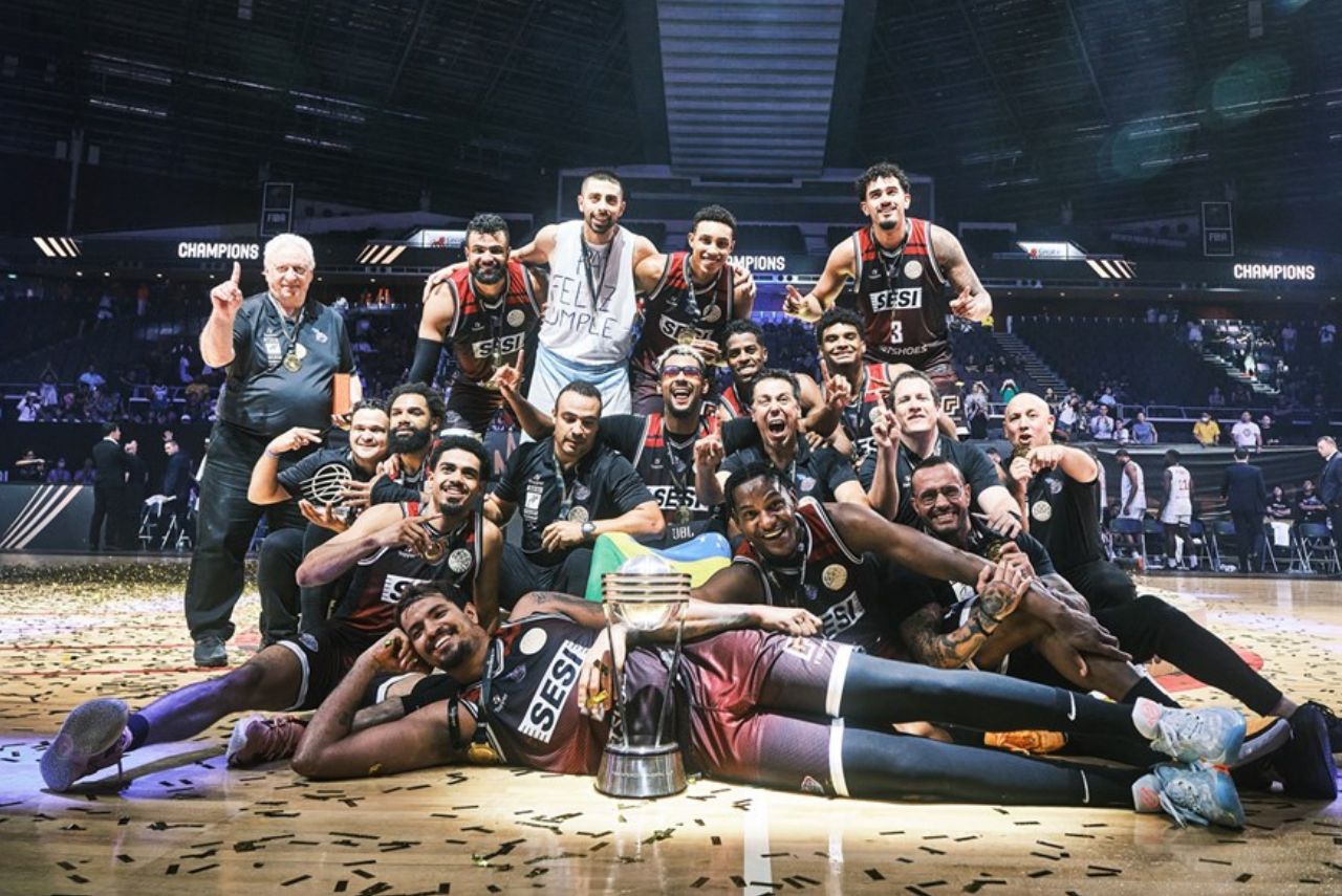 Sesi Franca Basquete na conquista do título mundial de 2023 (Foto: FIBA/Divulgação)