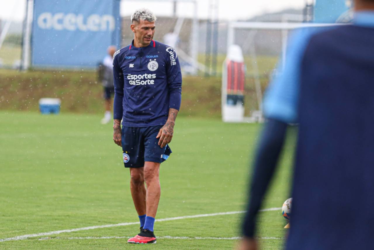 Victor Cuesta durante o treino do Bahia nesta terça-feira (23). Foto: Reprodução/X