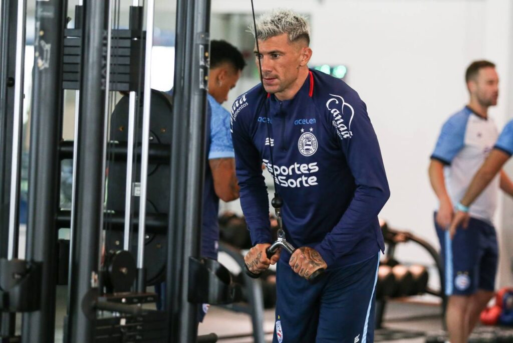 Victor Cuesta está pronto para estrear com a camisa do Bahia. Foto: Reprodução/X