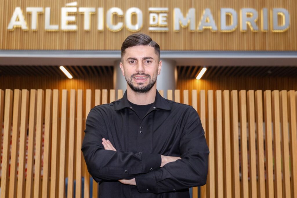 Goleiro Horatiu Moldovan, posa no Atlético de Madrid
