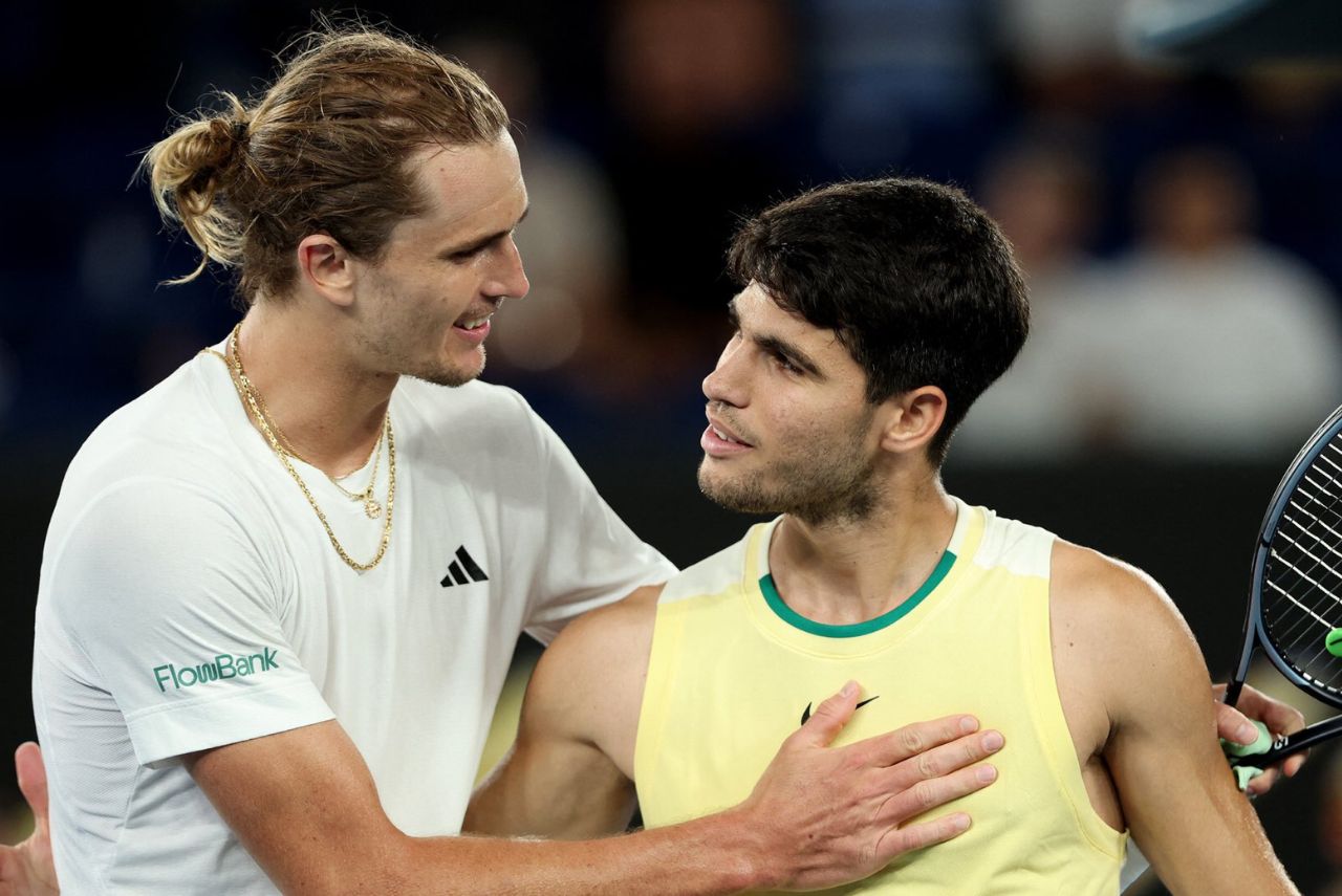 Tenistas Alexander Zverev e Carlos Alcaraz no Aberto da Austrália 2024