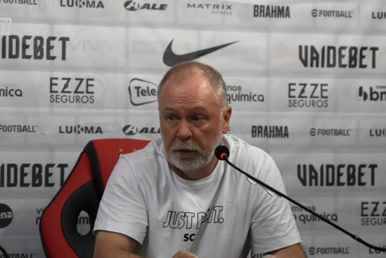 <p>Mano Menezes fez referência ao ex-time de Raniele. Foto: Reprodução/Youtube</p>
