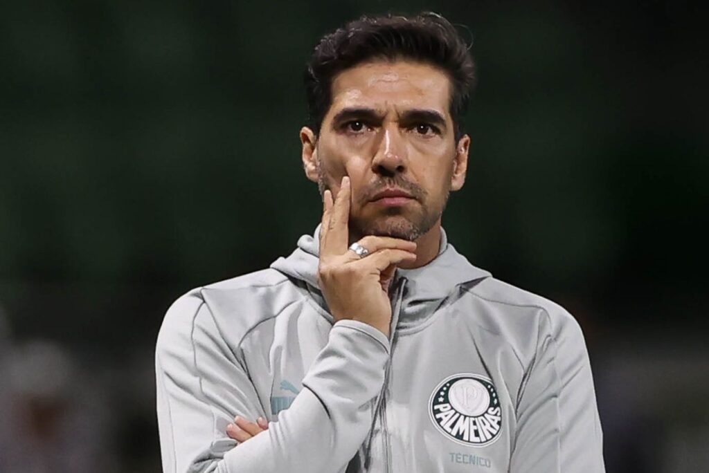 Técnico durante vitória do Palmeiras contra a Inter de Limeira