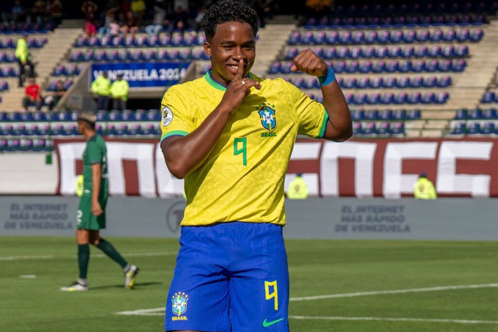 Atacante do Palmeiras marcou na vitória do Brasil contra o Peru