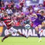 De La Cruz em campo pelo Flamengo