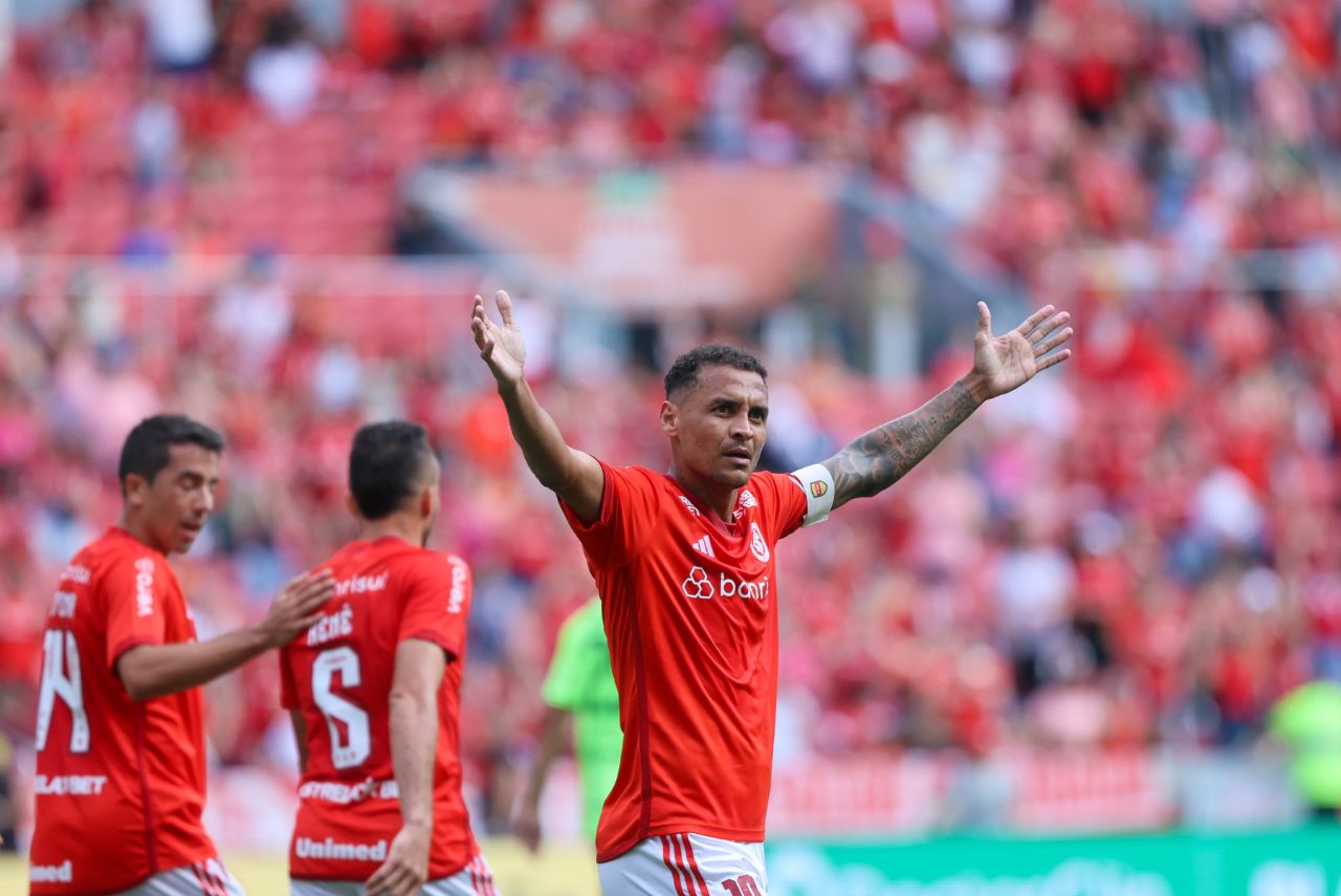 Alan Patrick abriu o caminho da vitória do Internacional