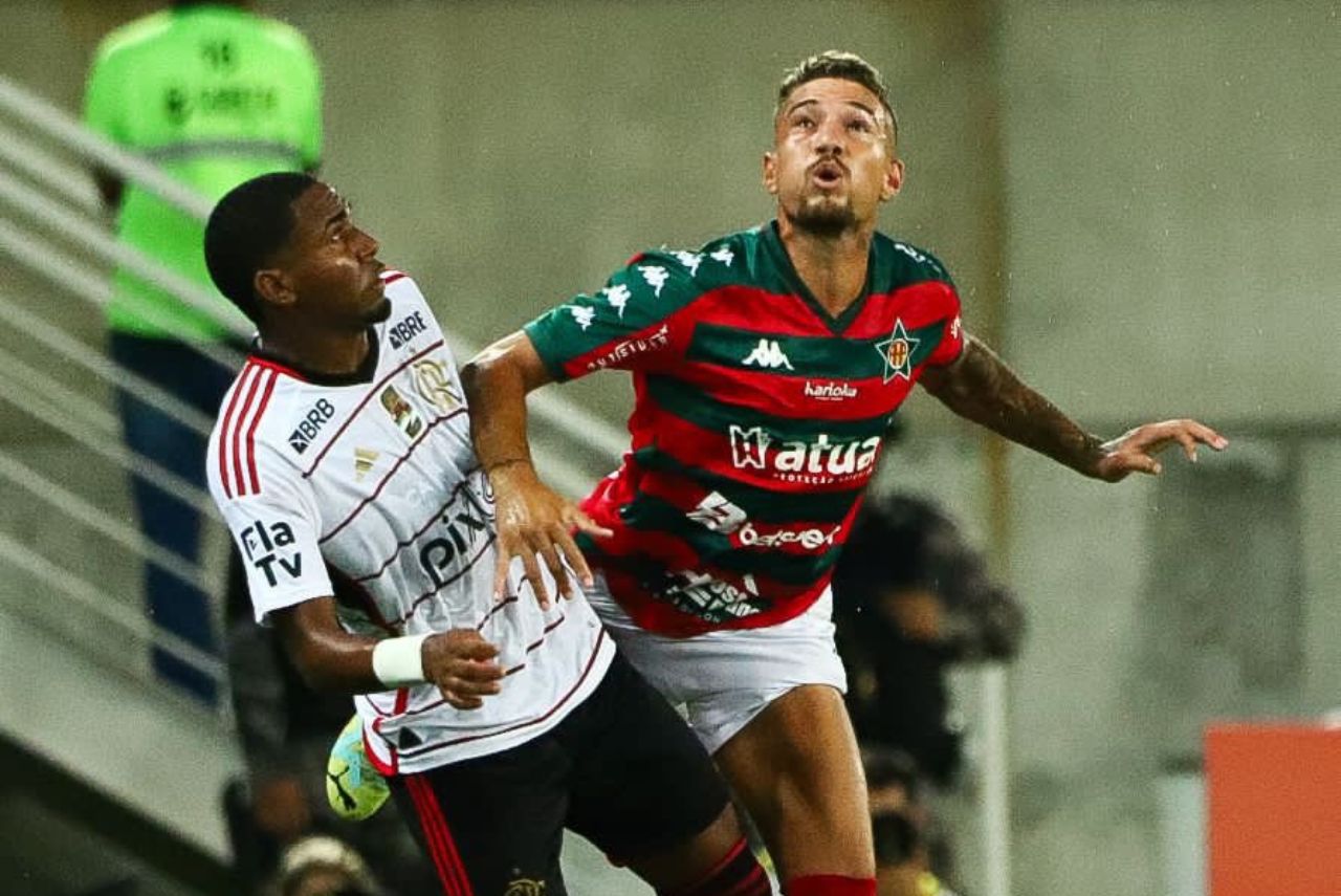 Lance do jogo entre Portuguesa-RJ e Flamengo no Campeonato Carioca 2024