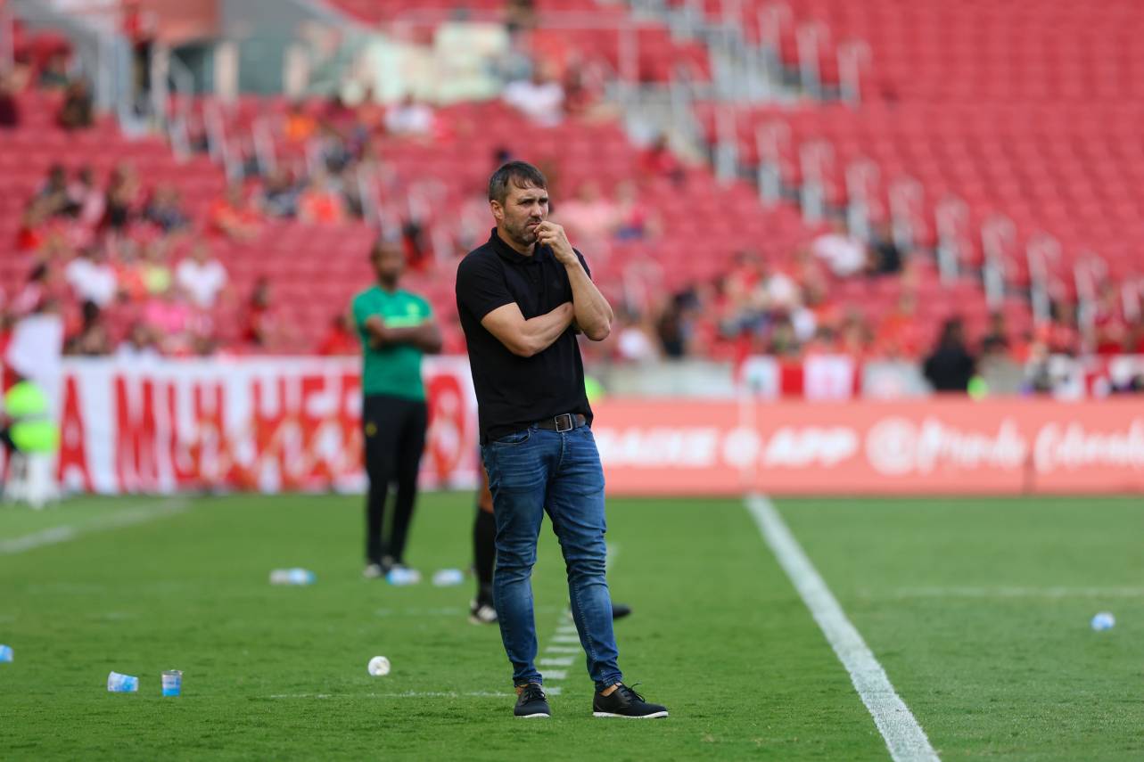 Eduardo Coudet está satisfeito com o elenco do Internacional. Foto: Reprodução/Flickr