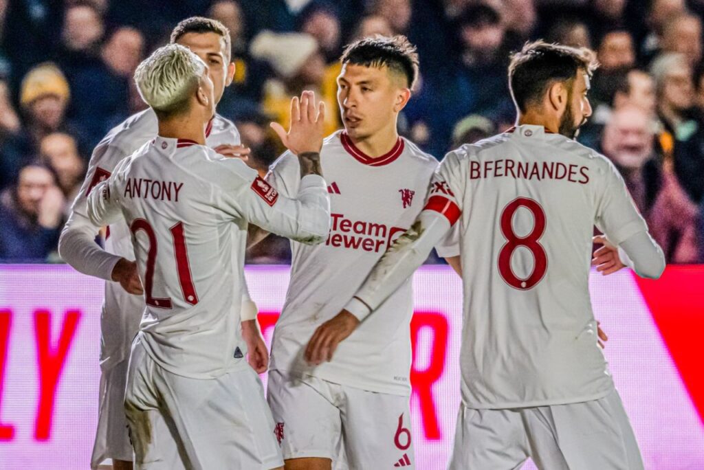 Jogadores do Manchester United comemoram gol contra o Nowport County na Copa da Inglaterra