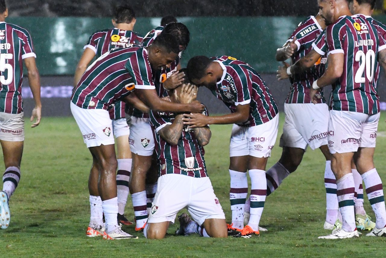 Luan Peres comemora segundo gol do Fluminense